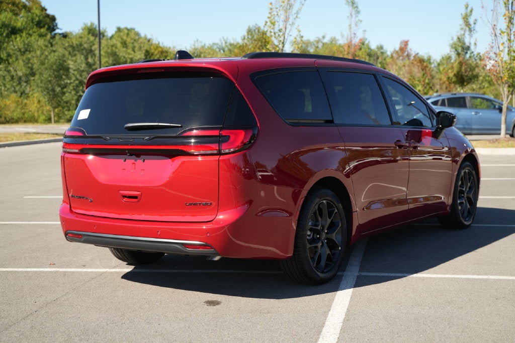 2027 Chrysler Pacifica Limited