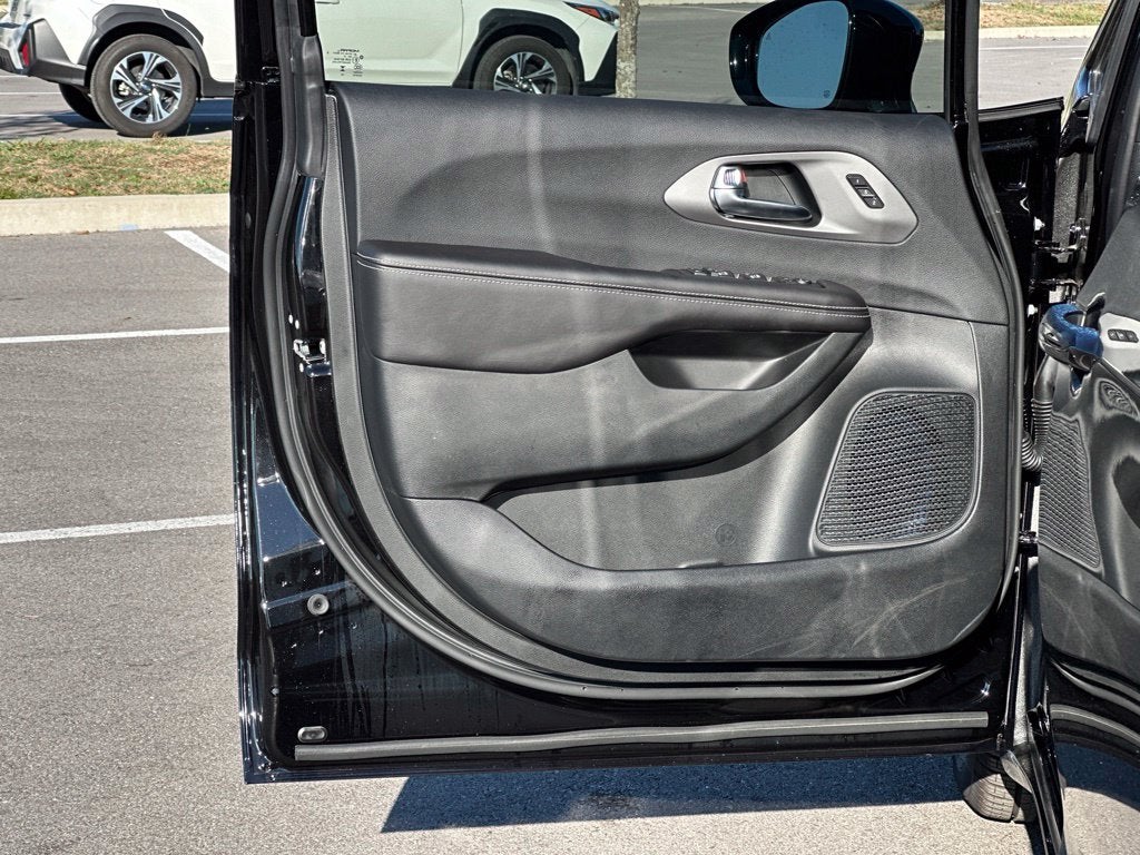 2027 Chrysler Pacifica Limited