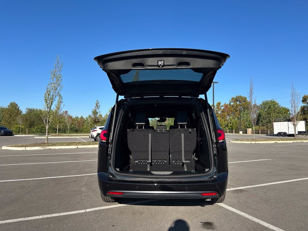 2027 Chrysler Pacifica Limited