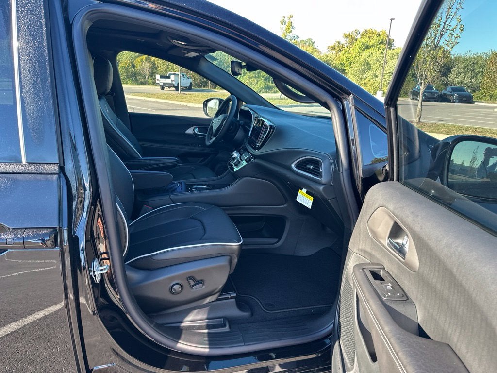2027 Chrysler Pacifica Limited