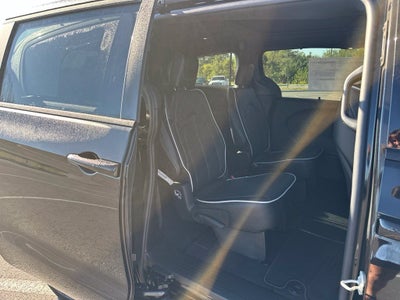 2027 Chrysler Pacifica Limited