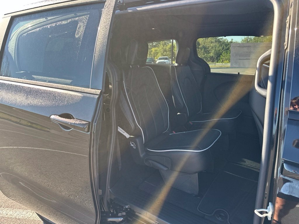 2027 Chrysler Pacifica Limited