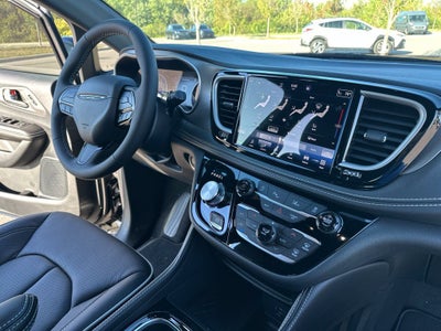 2027 Chrysler Pacifica Limited