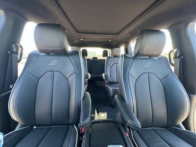 2027 Chrysler Pacifica Limited
