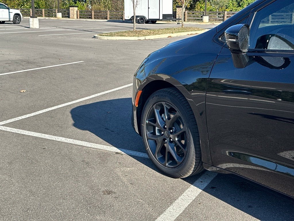 2027 Chrysler Pacifica Limited