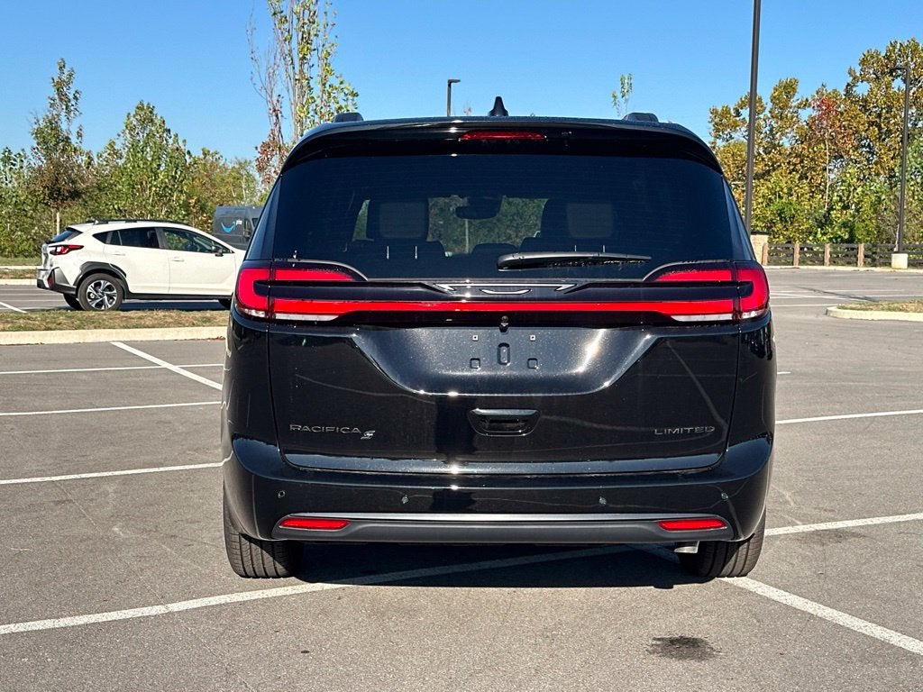 2027 Chrysler Pacifica Limited