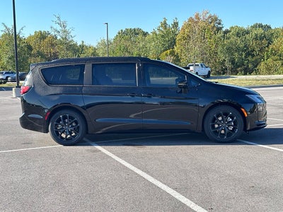 2027 Chrysler Pacifica Limited