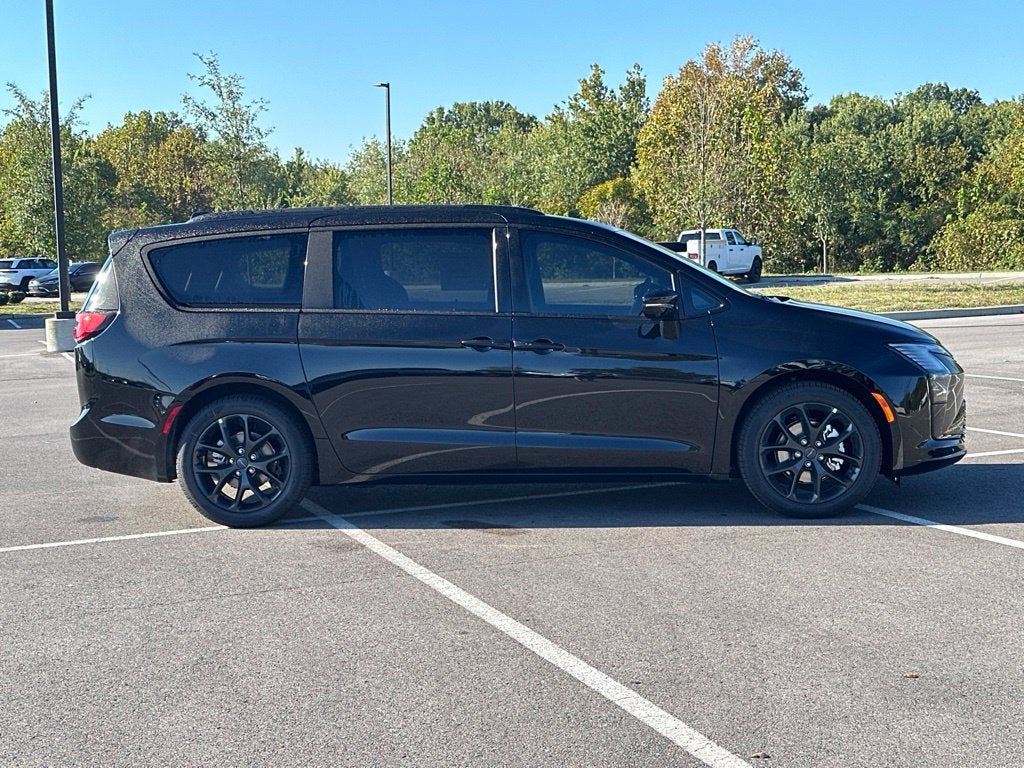 2027 Chrysler Pacifica Limited