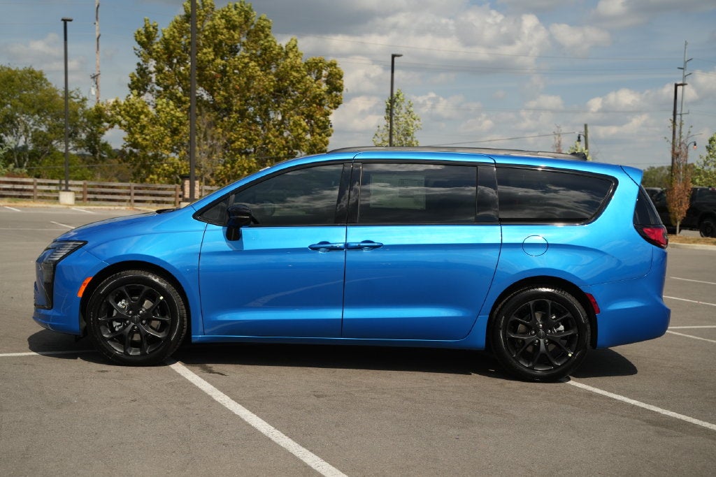 2027 Chrysler Pacifica Limited