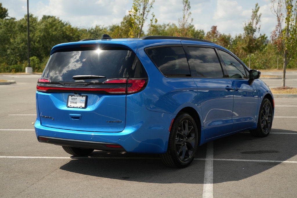 2027 Chrysler Pacifica Limited
