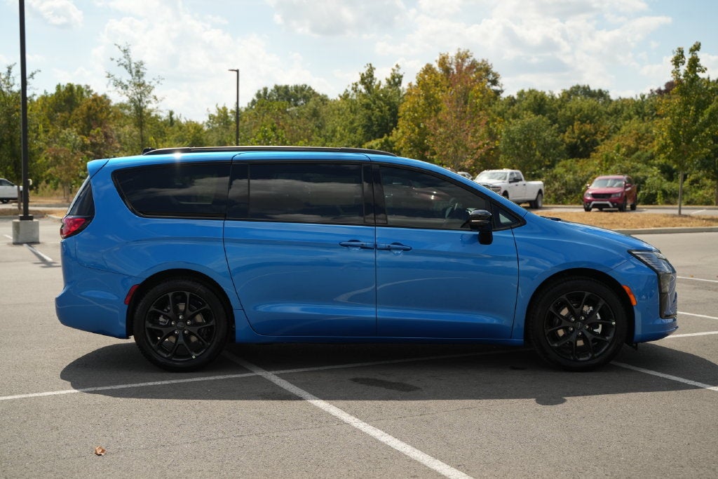 2027 Chrysler Pacifica Limited