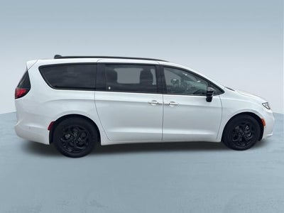 2024 Chrysler Pacifica Hybrid Premium S Appearance Pkg