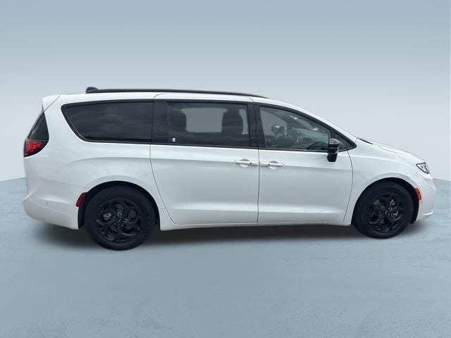 2024 Chrysler Pacifica Hybrid Premium S Appearance Pkg