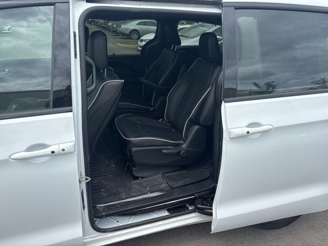 2024 Chrysler Pacifica Hybrid Premium S Appearance Pkg