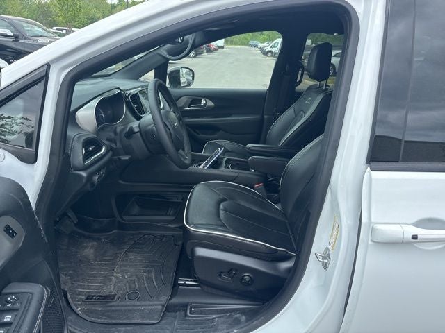 2024 Chrysler Pacifica Hybrid Premium S Appearance Pkg