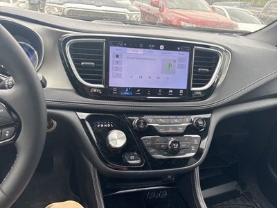 2024 Chrysler Pacifica Hybrid Premium S Appearance Pkg