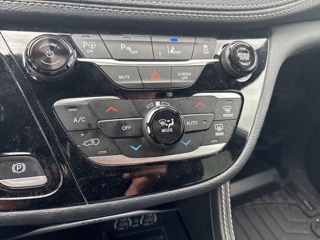 2024 Chrysler Pacifica Hybrid Premium S Appearance Pkg