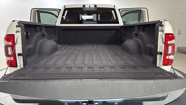 2021 RAM 3500 Laramie Crew Cab 4x4 8' Box