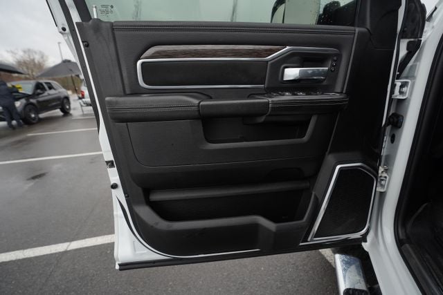 2020 RAM 3500 Laramie Crew Cab 4x4 8' Box