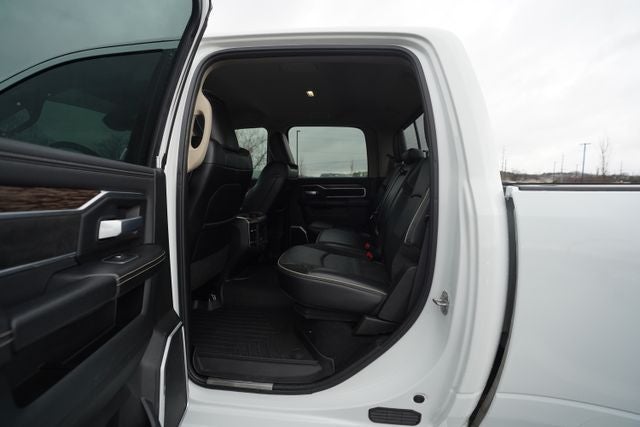 2020 RAM 3500 Laramie Crew Cab 4x4 8' Box