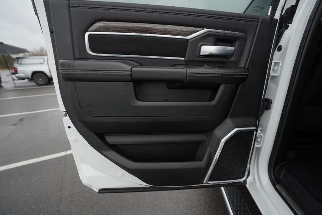 2020 RAM 3500 Laramie Crew Cab 4x4 8' Box