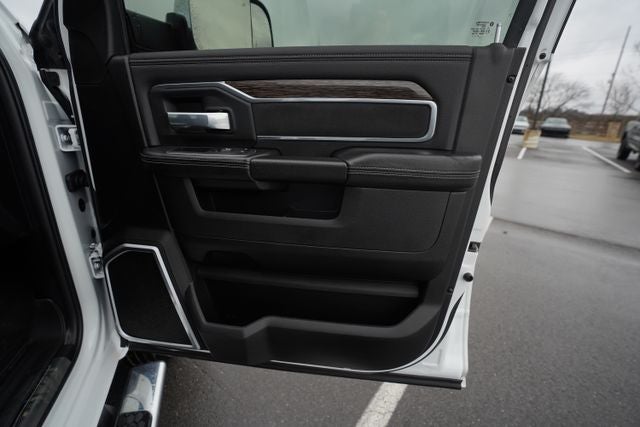 2020 RAM 3500 Laramie Crew Cab 4x4 8' Box