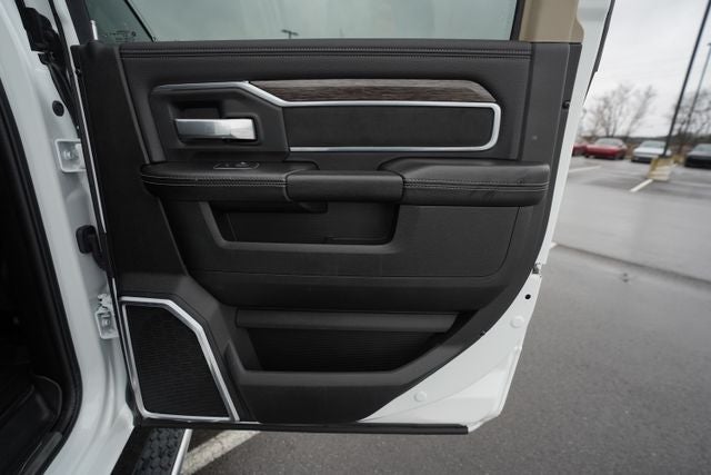 2020 RAM 3500 Laramie Crew Cab 4x4 8' Box