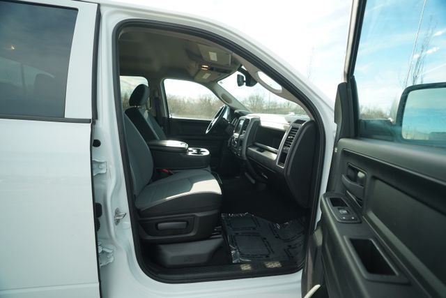 2023 RAM 1500 Classic Tradesman Crew Cab 4x4 5'7' Box