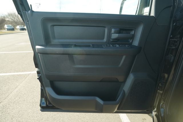 2023 RAM 1500 Classic Tradesman Crew Cab 4x4 5'7' Box