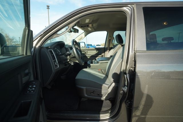 2023 RAM 1500 Classic Tradesman Crew Cab 4x4 5'7' Box