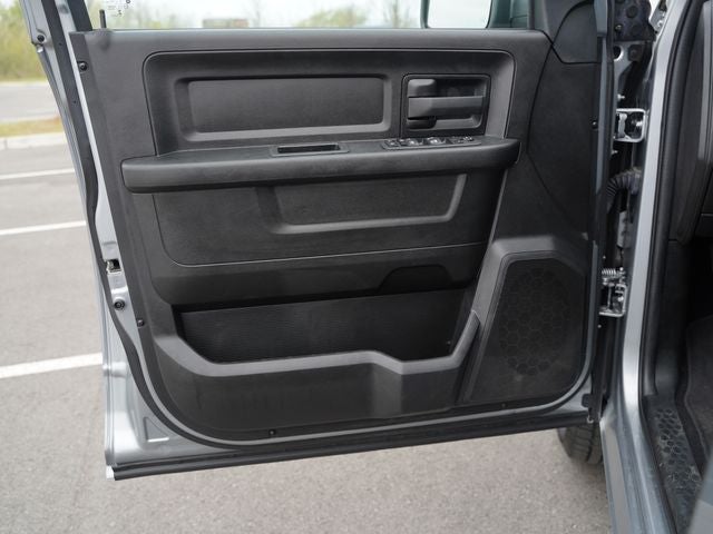 2023 RAM 1500 Classic Tradesman Crew Cab 4x4 5'7' Box