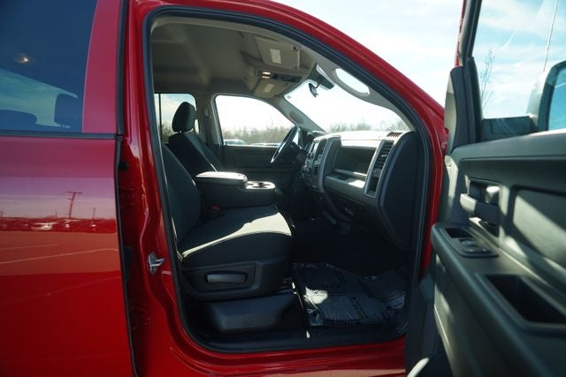 2023 RAM 1500 Classic Tradesman Crew Cab 4x4 5'7' Box