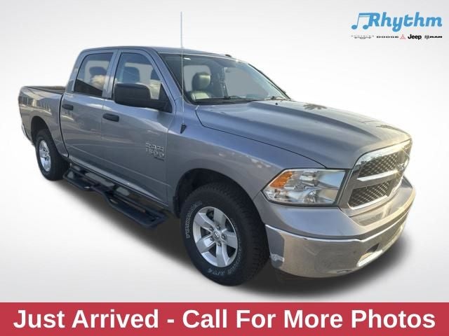 2022 RAM 1500 Classic Tradesman Crew Cab 4x4 5'7' Box