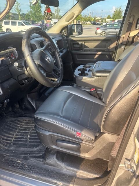 2022 RAM 1500 Classic Tradesman Crew Cab 4x4 5'7' Box