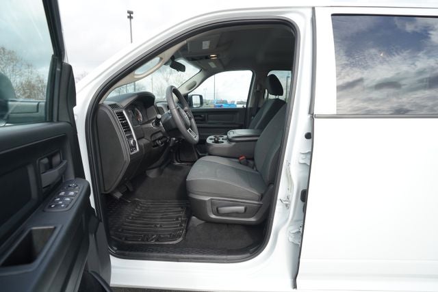 2023 RAM 1500 Classic Tradesman Crew Cab 4x4 5'7' Box