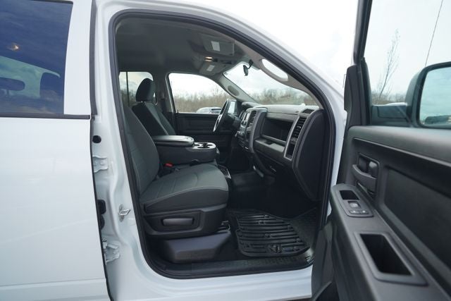 2023 RAM 1500 Classic Tradesman Crew Cab 4x4 5'7' Box