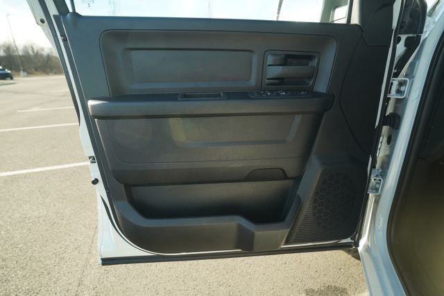 2023 RAM 1500 Classic Tradesman Crew Cab 4x4 5'7' Box