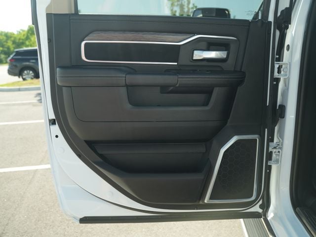 2019 RAM 2500 Laramie Crew Cab 4x4 6'4' Box