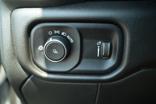 2022 RAM 2500 Tradesman Crew Cab 4x4 8' Box