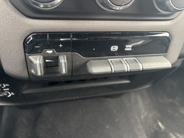 2024 RAM 2500 Big Horn Crew Cab 4x4 8' Box