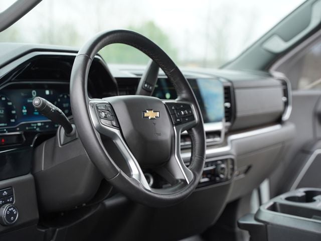 2022 Chevrolet Silverado 1500 4WD Crew Cab Standard Bed LT