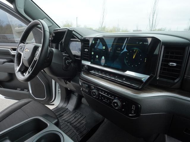 2022 Chevrolet Silverado 1500 4WD Crew Cab Standard Bed LT