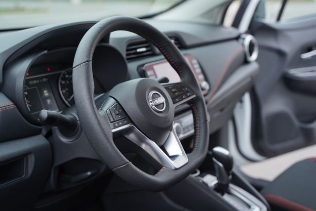 2025 Nissan Versa 1.6 SR