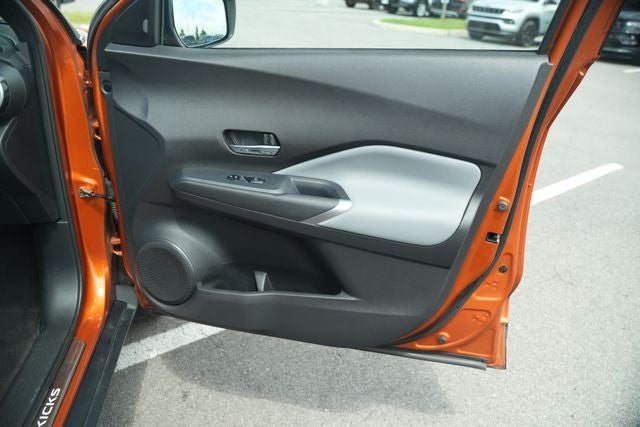 2021 Nissan Kicks SR