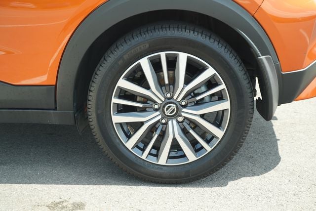 2021 Nissan Kicks SR