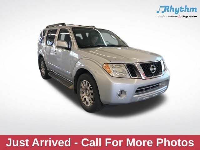 2012 Nissan Pathfinder LE