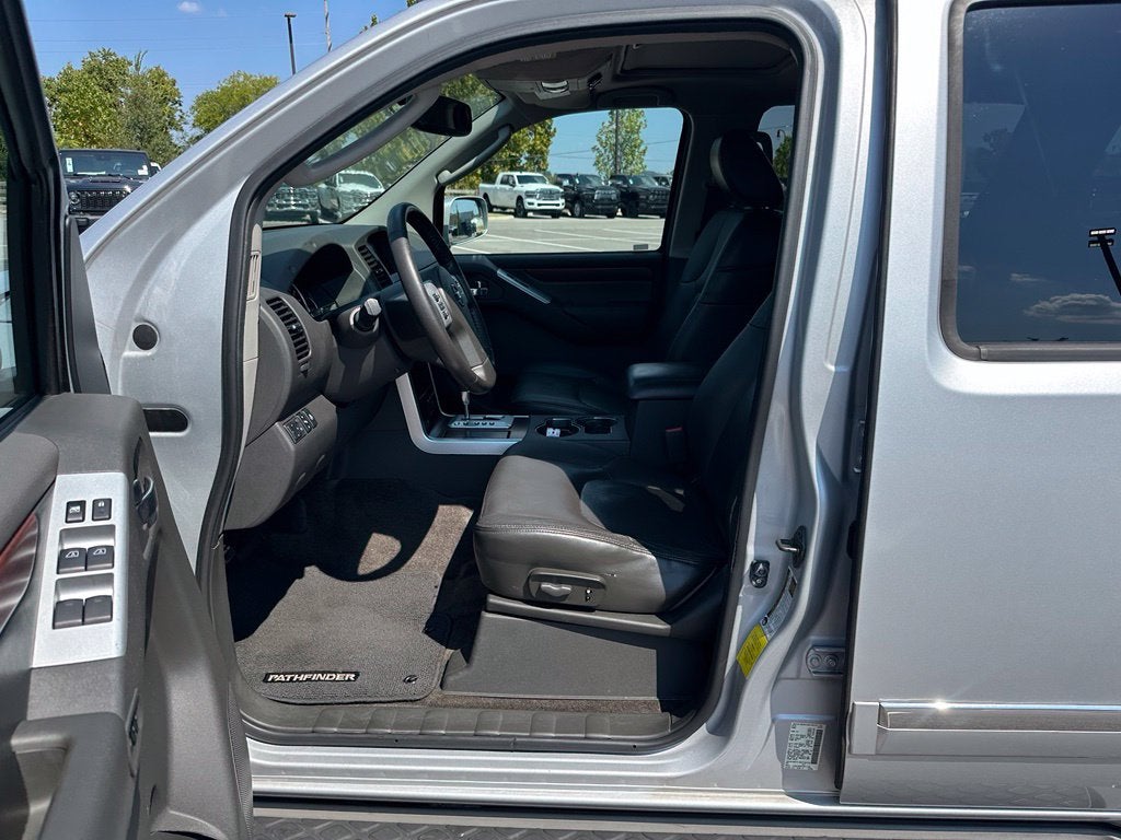 2012 Nissan Pathfinder LE