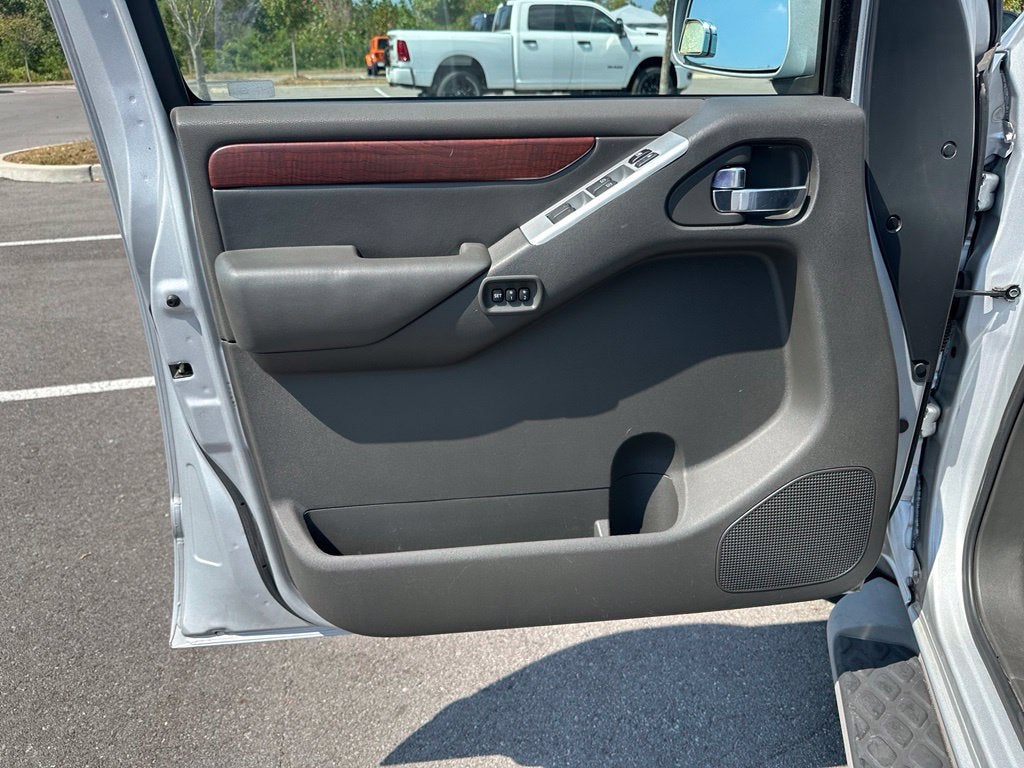 2012 Nissan Pathfinder LE