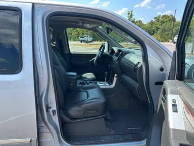2012 Nissan Pathfinder LE