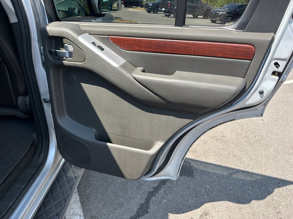 2012 Nissan Pathfinder LE